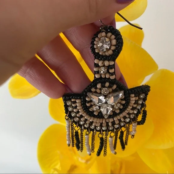 Black and cream statement earrings with stones - Picture 6 of 7